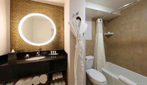 West Coast King Room (No Resort Fee)
