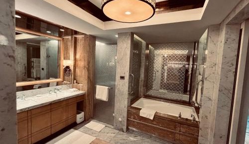 Towers, Larger Guest room, 1 King or 2 Twin/Single Beds