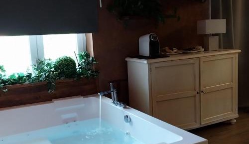 Deluxe Suite with Spa Bath
