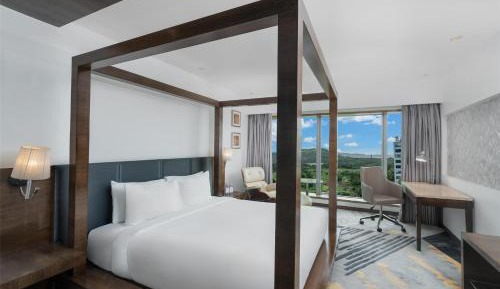 Presidential Suite with Breakfast and Dinner at Mosaic and 20% discount on SPA services.