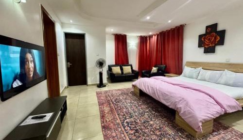 Four-Bedroom Apartment with Balcony 
