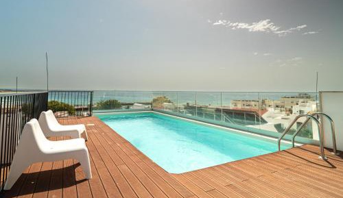 Boasting a private entrance, this air-conditioned apartment comes with 1 living room, 1 separate bedroom and 1 bathroom with a shower. Guests will find a stovetop, a refrigerator, a dishwasher and kitchenware in the well-fitted kitchen. The apartment also