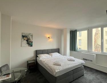 Deluxe Studio