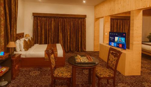 Suite with Mountain View
