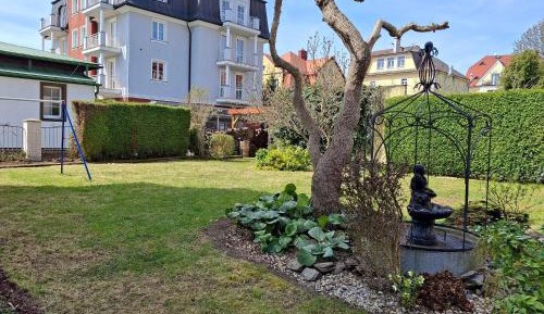 Deluxe Two-Bedroom Apartment with Garden View