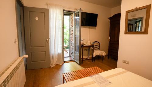 Queen Room with Garden View