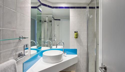 Standard Double Room with Free Hot Breakfast
