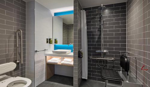 Double Room with Free Hot Breakfast - Accessible