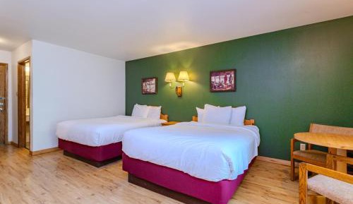Queen Room with Two Queen Beds - Lower Level 