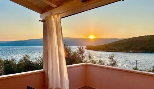 Studio Apartment with Sea View