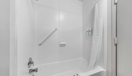 King Suite - Disability Access/Non-Smoking