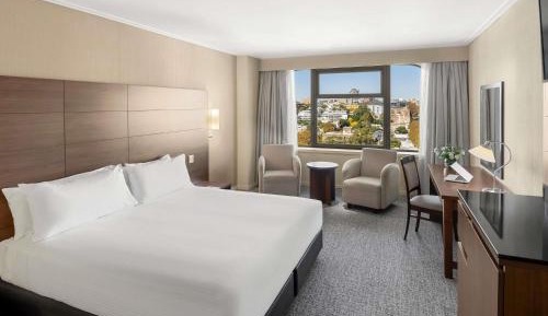 Deluxe King Room with City Side