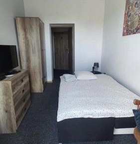 Single Room with Shared Bathroom