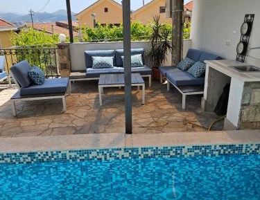 One-Bedroom Apartment with Pool View