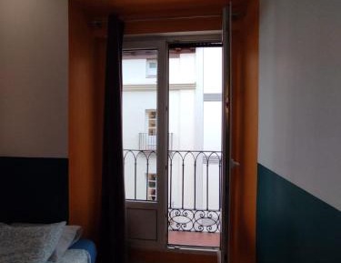 Single Bed in Mixed Dormitory Room