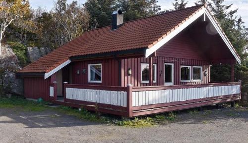 Three-Bedroom Holiday Home 