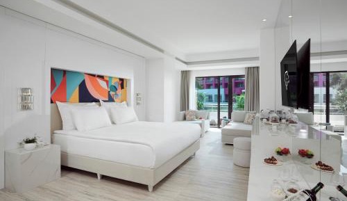 DELUXE LARGE ROOM
