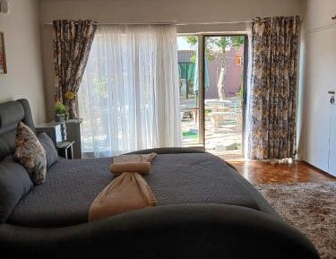 Deluxe Double Room (2 Adults + 1 Child)