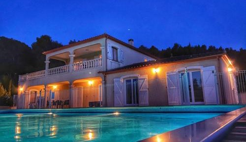 Six-Bedroom Villa 