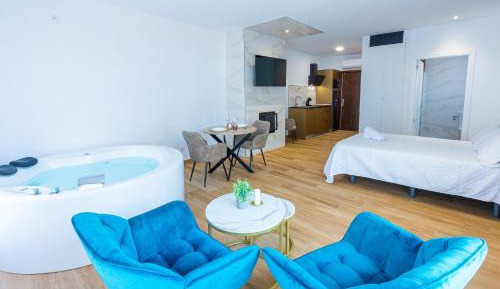 Double Room with Pool View