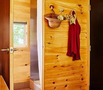 Standard Queen Cabin