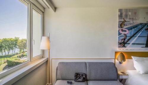 Executive Double Room with Sofa Bed and Lake View 