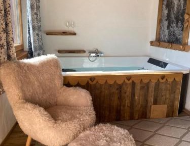Deluxe Suite with Spa Bath