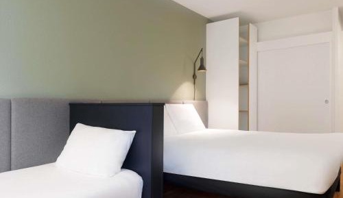 Standard Room with One Double Bed and Twin Beds