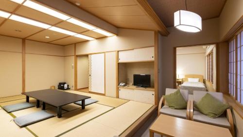 Twin Room with Shower