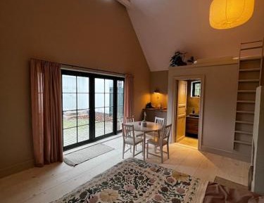 Deluxe Queen Studio 