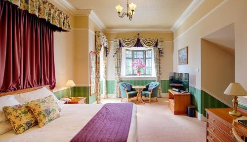 Estate Room