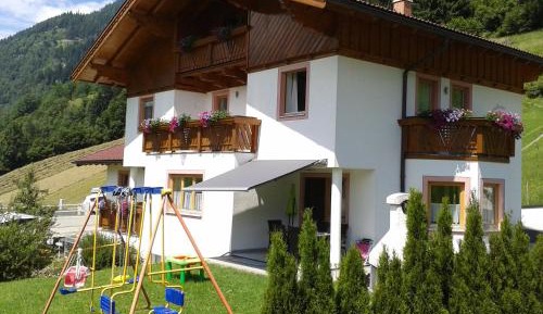 Apartment with Mountain View