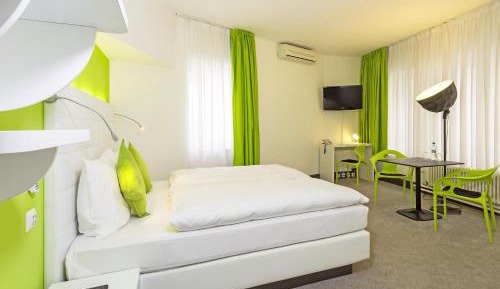 Deluxe Room with Twin Beds