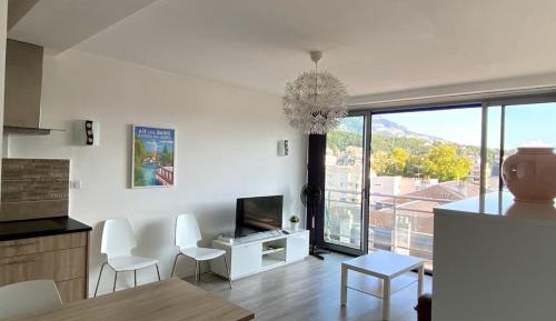 Studio with Mountain View