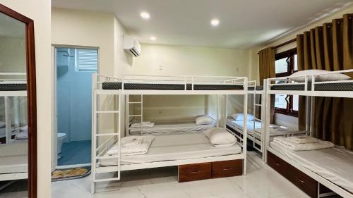 8-Bed Mixed Dormitory Room