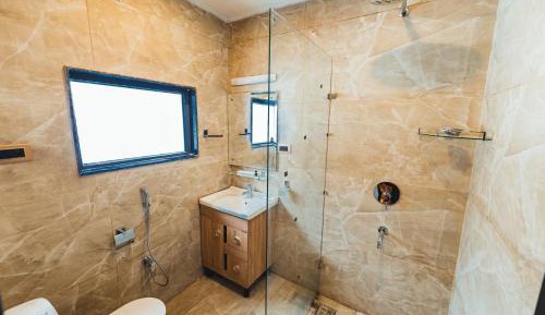 Deluxe Double Room (2 Adults + 1 Child)