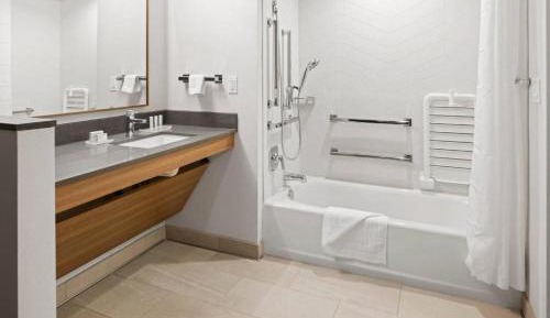 King Room with Adapted Tub - Mobility and Hearing Accessible