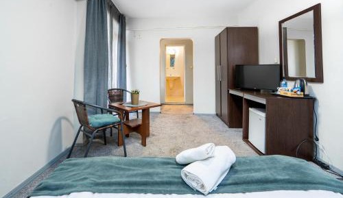 Standard Queen Room