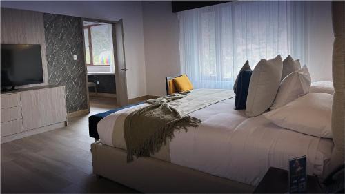 Superior King Suite