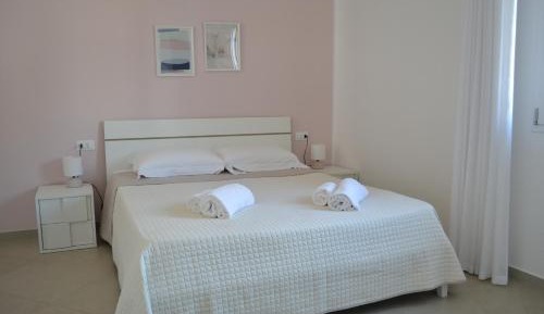 Deluxe Double Room (2 Adults + 1 Child)