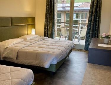 Deluxe Family Room