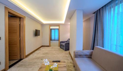 Deluxe Corner Room