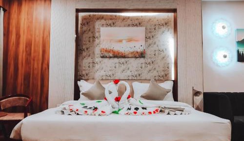 Deluxe Double Room (2 Adults + 1 Child)