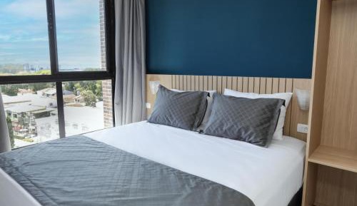 Deluxe Queen Suite