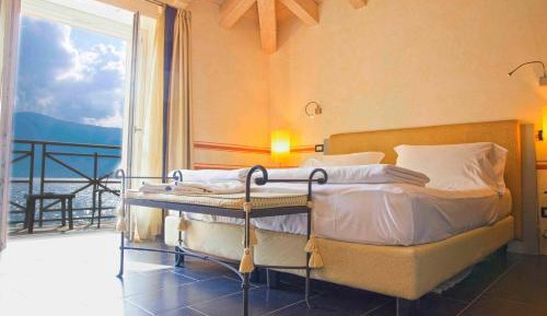 Double Room with Balcony and Sea View