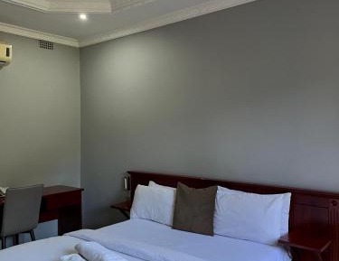 Queen Room with Garden View