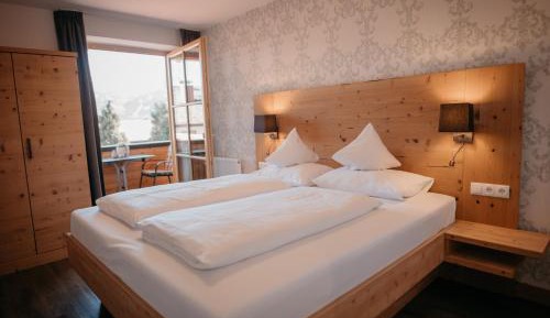 Deluxe Two-Bedroom Apartment