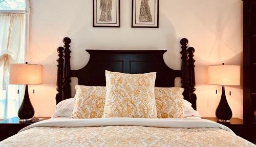Deluxe King Suite