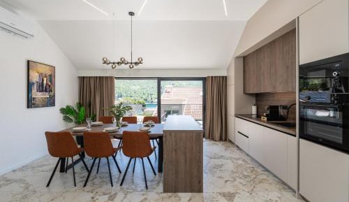 Three-Bedroom Apartment with Balcony