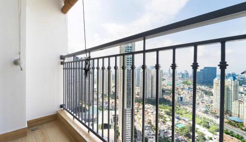 Three-Bedroom Apartment with Balcony